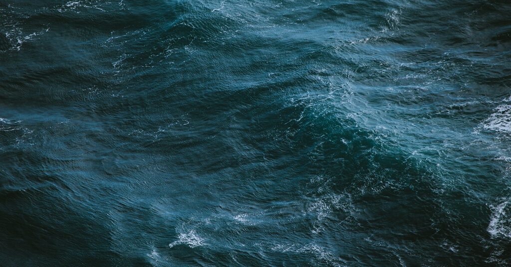Des vagues en mer