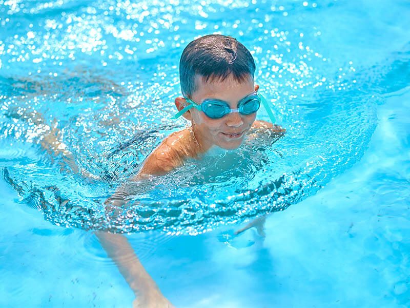 Jeux piscine : Idées pour amuser vos enfants dans la piscine!